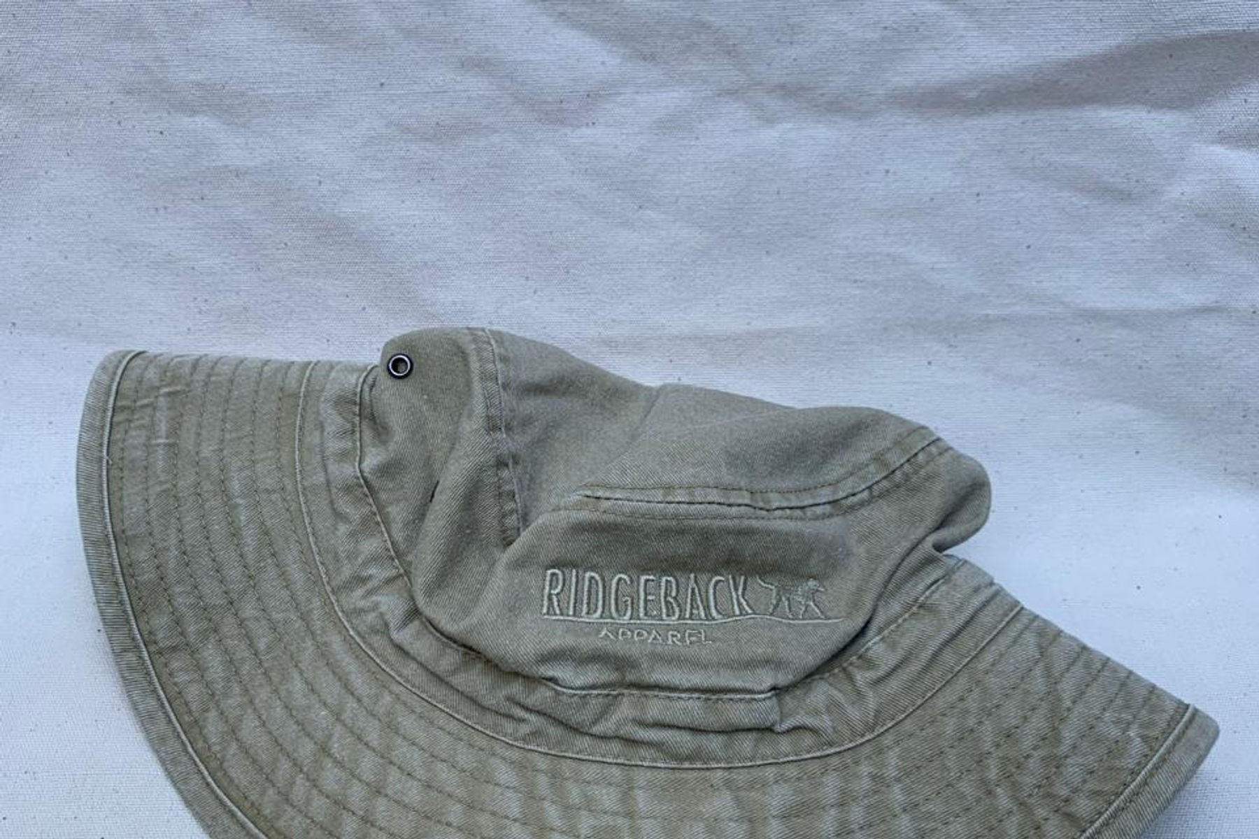Washed khaki bucket hat with embroidered logo